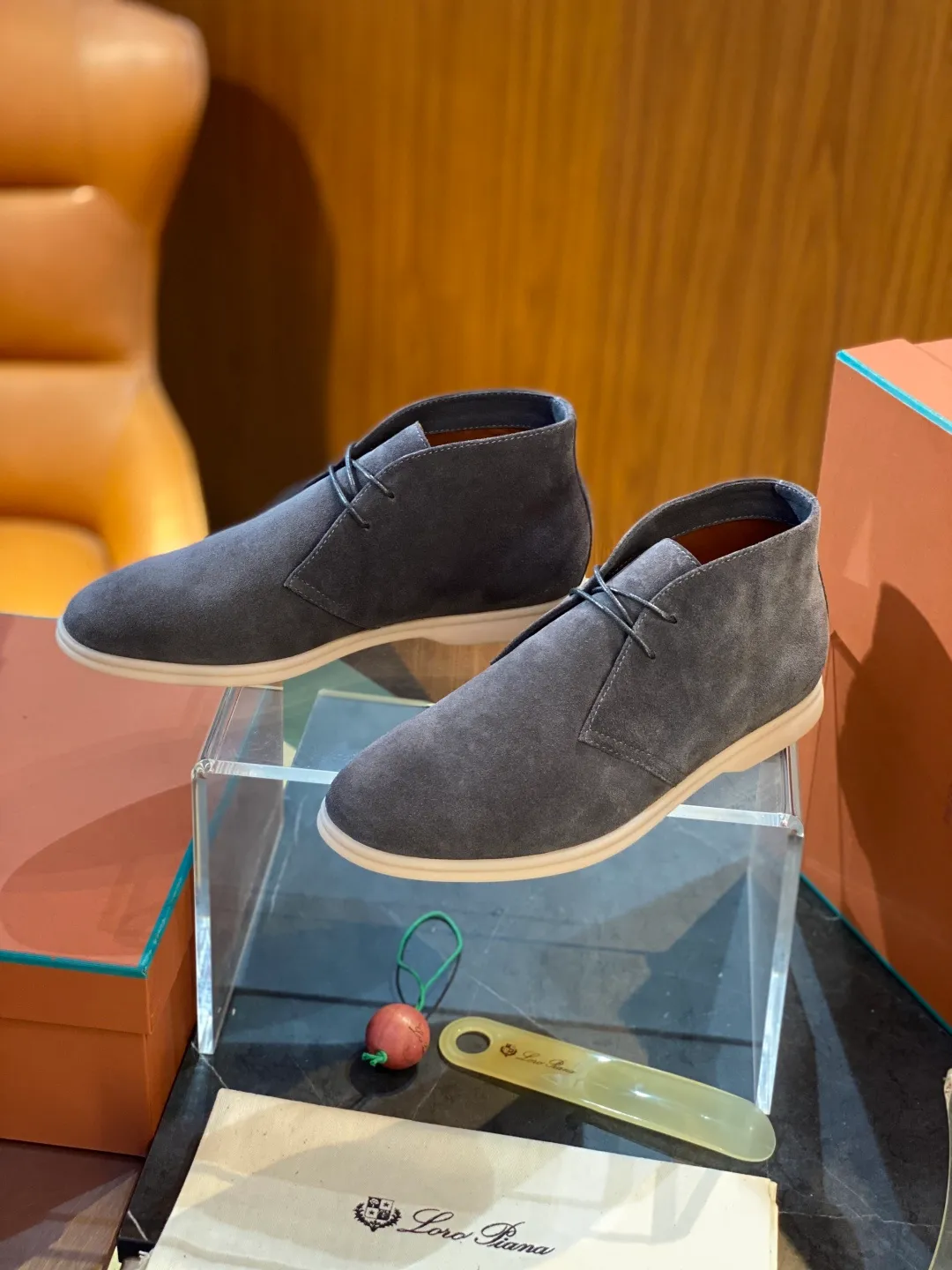 💰780 Loro Piana men's boots for autumn and winter ♞size; 39~46 The flexibility of first-layer cowhide returns to nature and feels the freedom and elegance in the city. A return to the original equestrian elegance aesthetics, Loro Piana is once again inspired by equestrianism this season, perfectly integrating freedom, elegance and functionality.